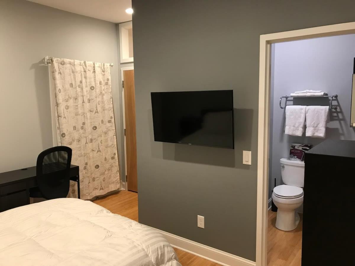 Private Room With Private Bathroom Danbury Exterior photo